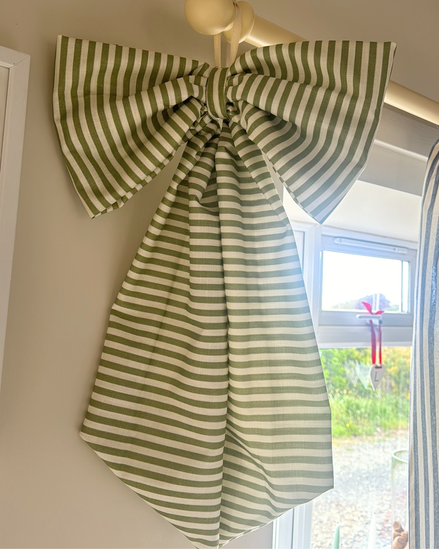 Handmade Fabric Bows – by In Stitches