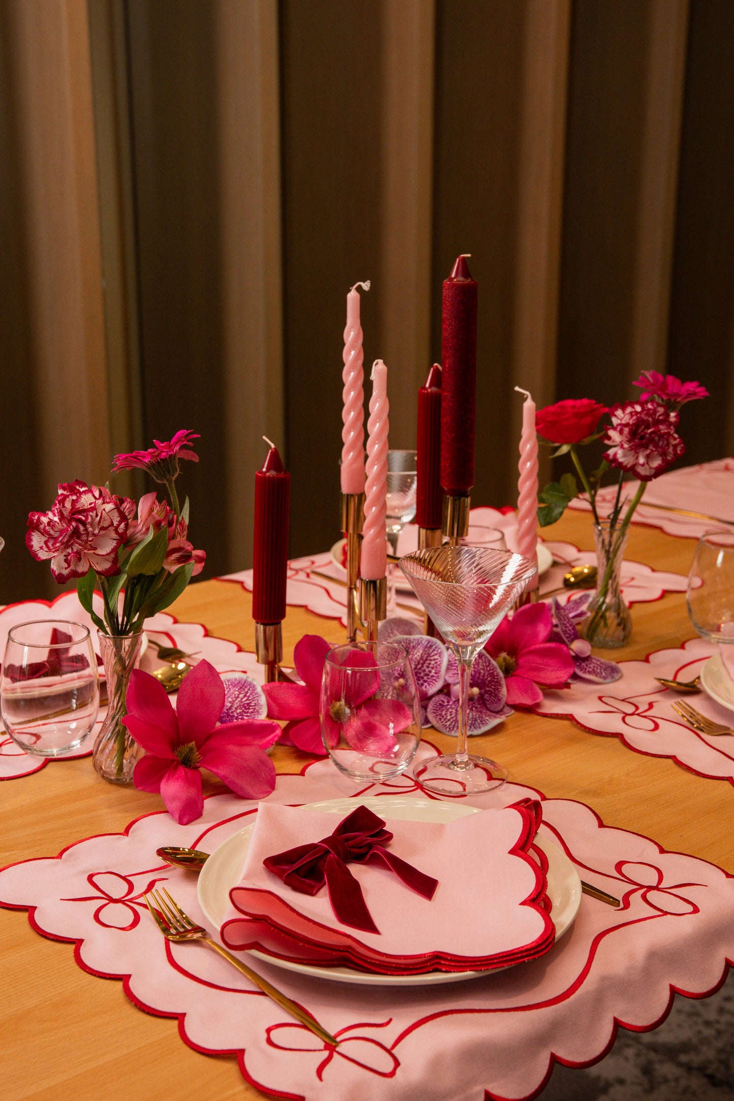 Daphne Cotton Bow Napkins - Pink/Red • Set of 4